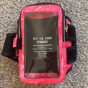 Armpocket arm band